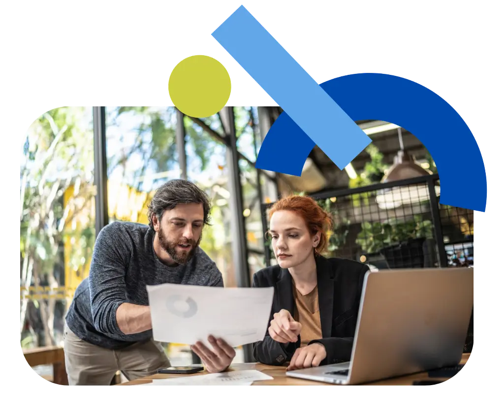 imagem de duas pessoas trabalhando em colaboração